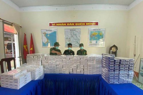 Gặp bộ đội biên phòng nhảy xuống sông Hậu, bỏ lại hơn 3.400 gói thuốc lá lậu