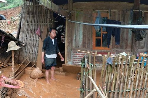 Mưa đá, dông lốc gây hỏng 167 nhà dân