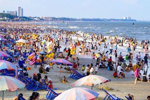 Các điểm du lịch phía Nam đông nghịt khách