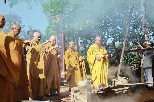 Gia Lai: Lễ rót đồng đúc tôn tượng Đức Bổn Sư Thích Ca Mâu Ni tại chùa Phước Sơn (H.Chư Păh)