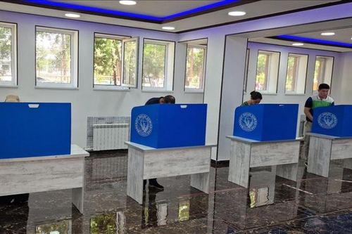 Uzbekistan thông qua cải cách Hiến pháp sau trưng cầu dân ý