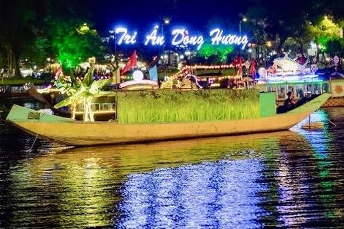 Lần đầu tiên tổ chức chương trình 'Tri ân dòng Hương'