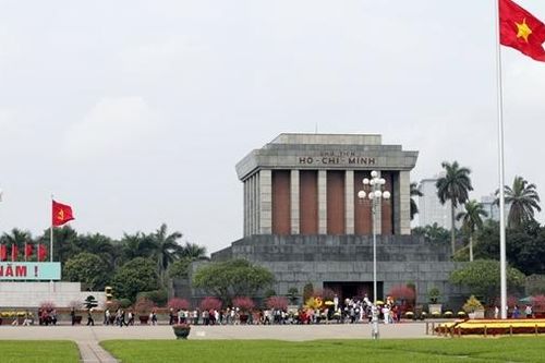 Trên 52.000 lượt khách vào Lăng viếng Chủ tịch Hồ Chí Minh trong ba ngày nghỉ lễ