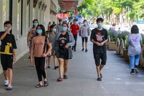 Ngày 1/5, bệnh nhân mắc COVID-19 nặng tăng gần gấp đôi ngày trước đó