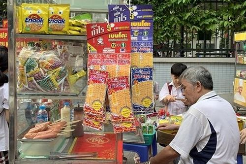 Hàng quán 'vây' trước cổng trường, cẩn trọng ngộ độc thực phẩm