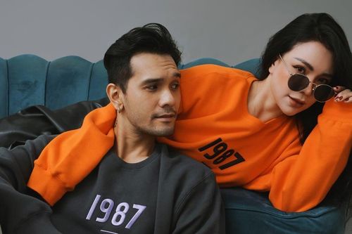 Trà Ngọc Hằng tình tứ bên nam thần lai Tây cao 1m92
