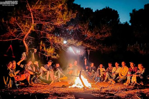 Người dân phố núi Pleiku đổ xô đi dã ngoại, khu cắm trại vùng ven kín chỗ