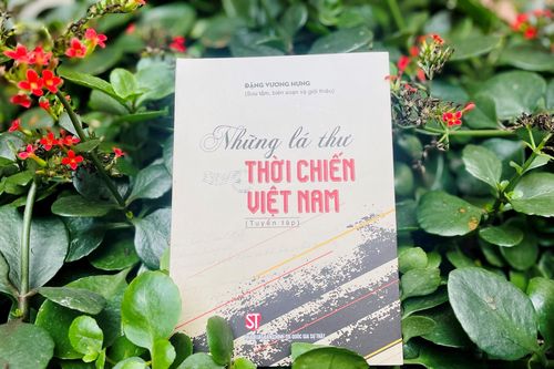 Giao lưu 'Những trang viết từ chiến trường' nhân kỷ niệm Chiến thắng Điện Biên Phủ