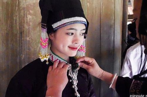 Vẻ đẹp hút hồn của các cô gái Nùng dín tại Tết mừng chiến thắng
