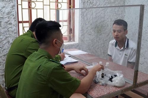 Phát hiện đối tượng cất giấu dung dịch chất ma túy mới