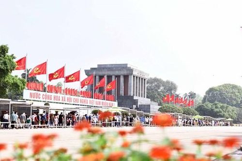 3 ngày nghỉ lễ, hơn 52 nghìn lượt khách vào Lăng viếng Chủ tịch Hồ Chí Minh