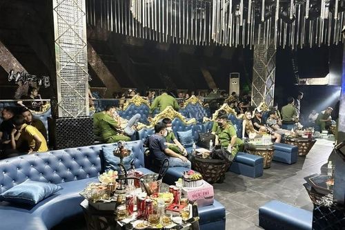 Đột kích quán karaoke, phát hiện hơn 60 người dương tính với ma túy