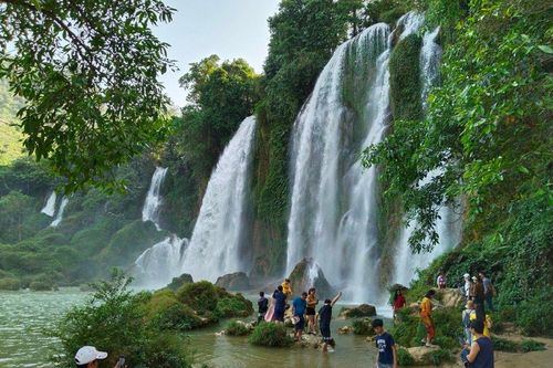Thác Bản Giốc đón hơn 25 nghìn du khách trong dịp nghỉ lễ
