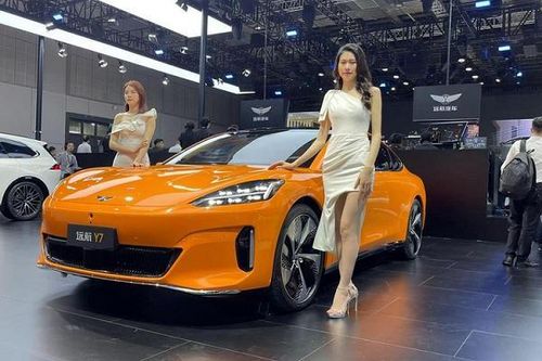 Yuanhang Y7 - sedan điện 'Tàu' cửa cánh bướm không kém siêu xe