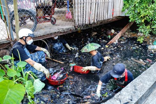 'Biệt đội' giải cứu kênh đen