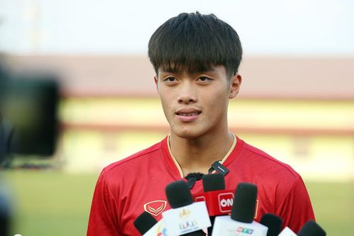 Quốc Việt cùng U22 Việt Nam sẵn sàng cho trận gặp Singapore