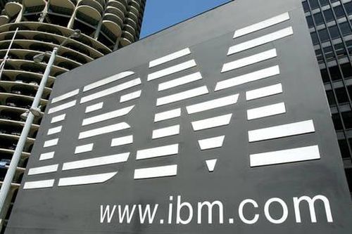 IBM cho 8000 người mất việc, để AI làm thay