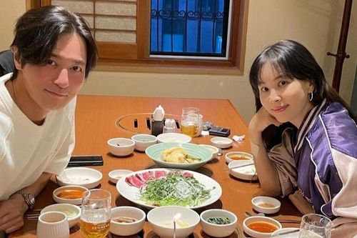 Jang Dong Gun 'Anh em nhà bác sĩ' kỷ niệm 13 năm ngày cưới với vợ đẹp