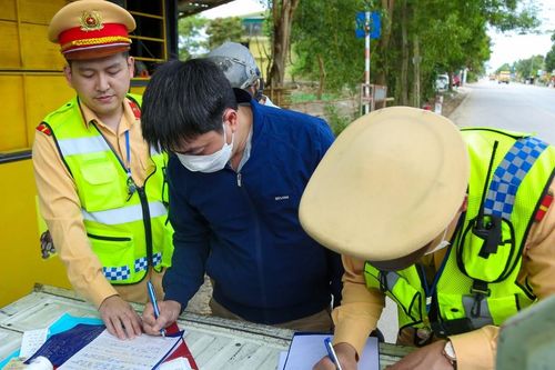 Nghệ An xử lý trên 1.400 trường hợp vi phạm giao thông trong dịp nghỉ lễ