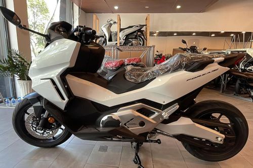 Honda Forza 750 2023 về Việt Nam, có lẫy số và phanh tay như ô tô