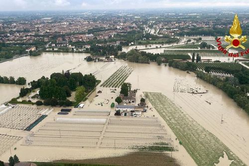 Italy: Mưa lớn kéo dài 24h gây lũ lụt, ít nhất 2 người thiệt mạng