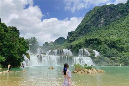 Trên 60.000 lượt khách đến với Cao Bằng trong 4 ngày nghỉ lễ
