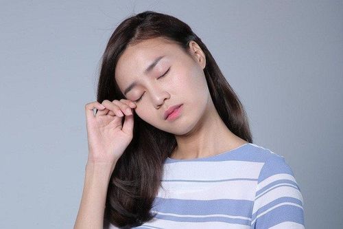 Những thói quen đang vô tình làm hại đôi mắt của bạn