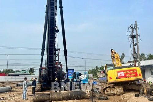 Cận cảnh thi công cao tốc Cần Thơ đi Hậu Giang sau 4 tháng triển khai