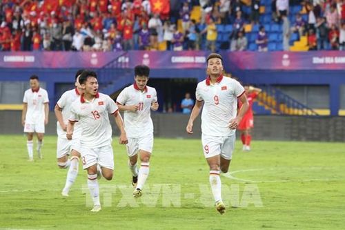 U22 Việt Nam thắng dễ dàng U22 Singapore, Văn Tùng lần thứ hai lập công