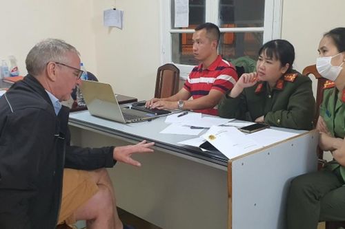 Cãi vã do vợ sử dụng điện thoại khi ăn, người đàn ông Hà Lan nhẫn tâm giết vợ