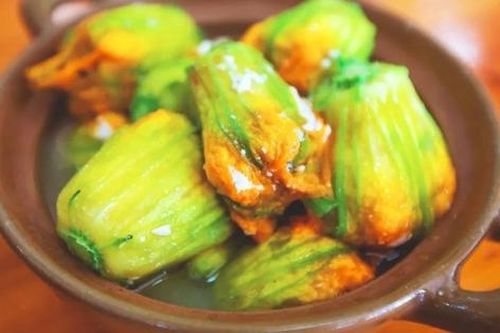 Cách nấu canh hoa bí nhồi thịt mềm ngọt thanh mát