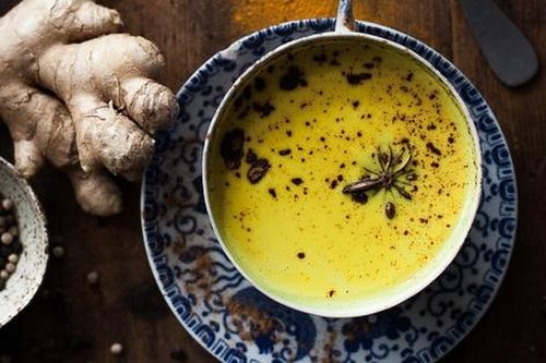 Giải độc cơ thể và giảm cân hiệu quả với món latte nghệ cực kỳ dễ làm