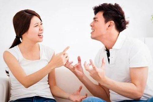 Thấy hàng xóm xây nhà to, chồng tôi quyết định bán đất để xây to hơn