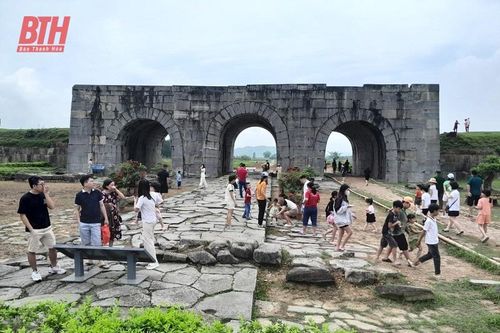 Thành nhà Hồ đón khoảng 11,2 nghìn khách dịp nghỉ lễ