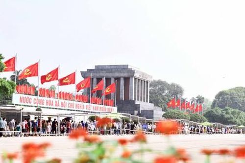 Hơn 52 nghìn lượt khách vào Lăng viếng Chủ tịch Hồ Chí Minh trong 3 ngày nghỉ lễ