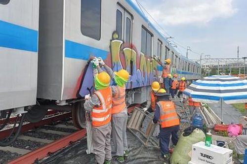 Tàu Metro số 1 bị vẽ bậy ở TPHCM đã được làm sạch
