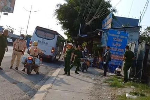 Bị đánh 'hội đồng' trên đường dẫn cao tốc, tài xế chống trả làm 1 người tử vong