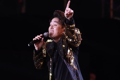 Tùng Dương khiến khán giả bất ngờ vì vừa hát opera lại chuyển ngay sang nhạc trẻ