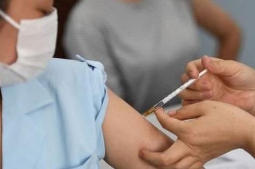 Tiêm gần 16.000 liều vaccine COVID-19 trong ngày nghỉ lễ thứ 4