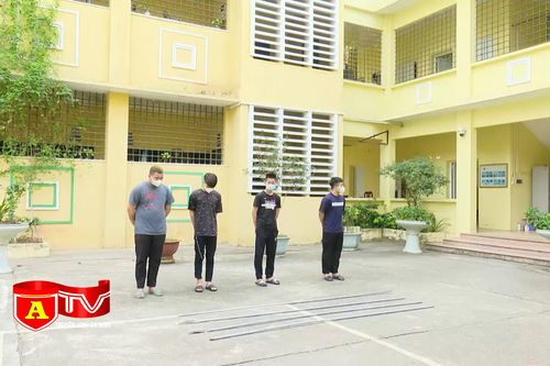 Mang hung khí dạo phố, vô cớ gây thương tích cho người đi đường