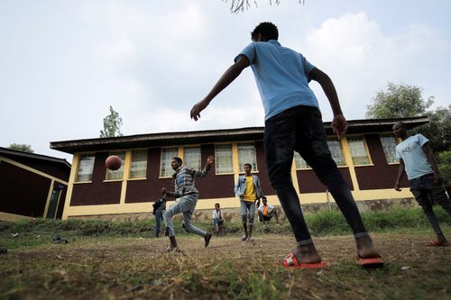 Đồ viện trợ của USAID tại Tigray bị đem bán giữa chợ
