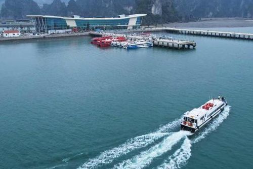 Quảng Ninh: Bến cảng cao cấp Ao Tiên đưa gần 23.000 khách ra đảo du lịch