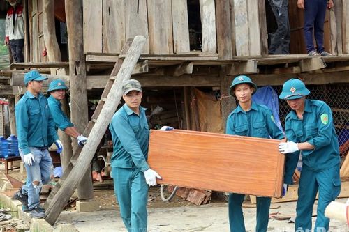 Huy động lực lượng khắc phục hậu quả dông lốc tại Điện Biên