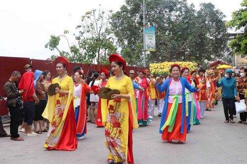 Hàng nghìn du khách dự Lễ hội Đền Đô tưởng nhớ các vị Vua triều Lý