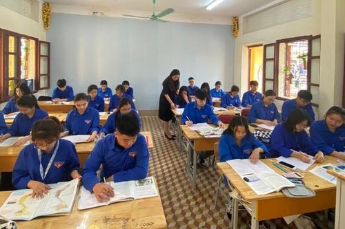 Đừng để áp lực chồng chất lên học sinh lớp 12