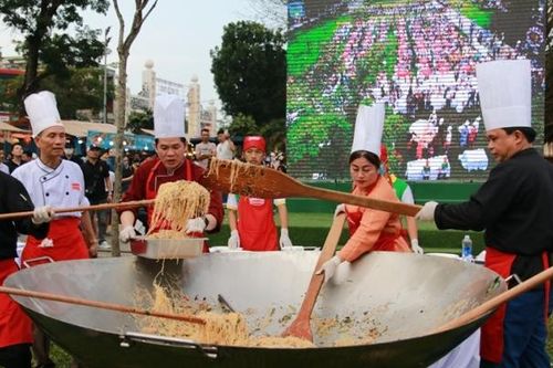 Hấp dẫn ẩm thực Huế