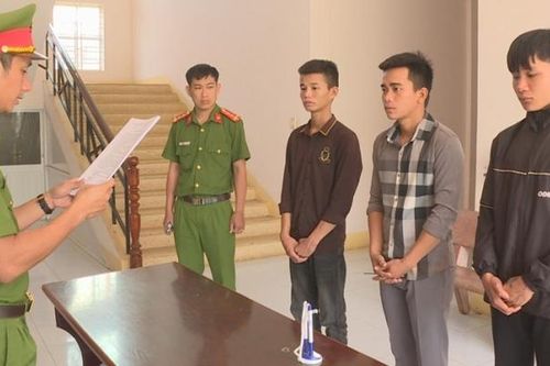 Đắk Lắk: Bắt tạm giam 3 đối tượng vác dao đến quán bida chém người