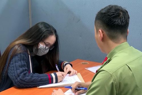 Bị đòi nợ, cô gái trẻ chuyển hướng cuộc gọi đến đường dây nóng Bộ Công an