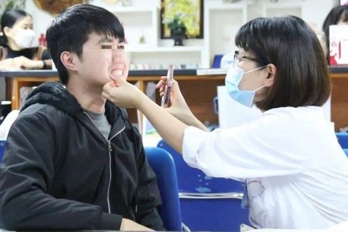 Đi nhổ răng khôn, nam sinh viên phát hiện bệnh nguy hiểm