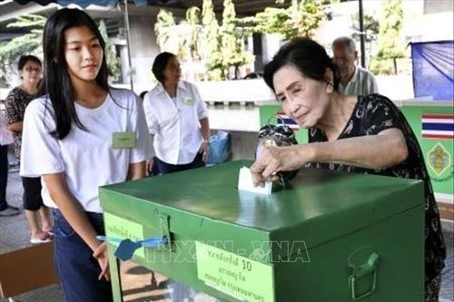 Bầu cử Thái Lan: Các đảng tranh thủ vận động nước rút